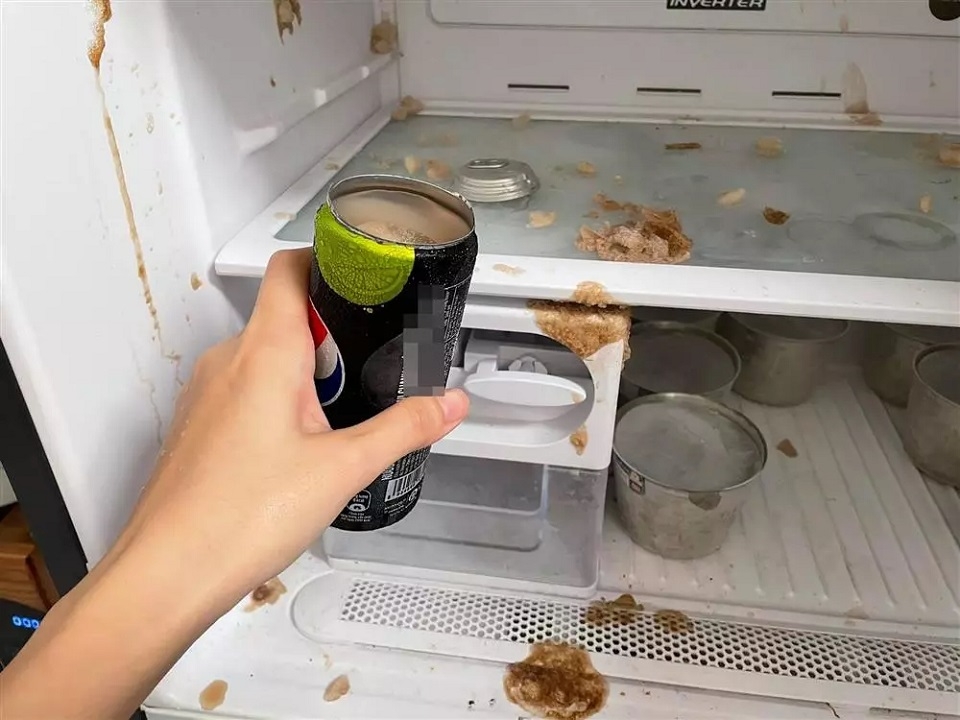 xử lý tủ lạnh có mùi hôi tại nhà