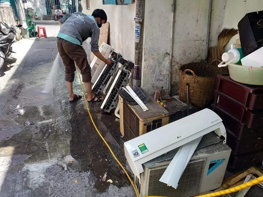 cách vệ sinh máy lạnh tại nhà chuẩn chuyên gia