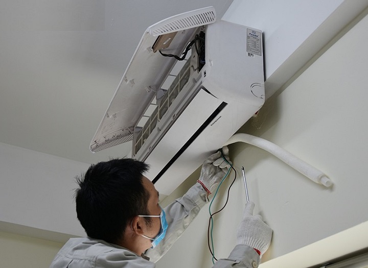 máy lạnh bị nghẹt ống thoát nước