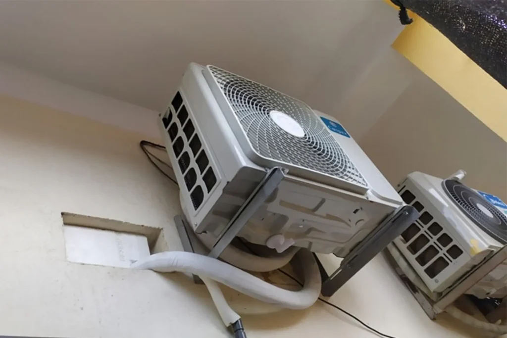 sửa máy lạnh bị nghẹt ống thoát nước