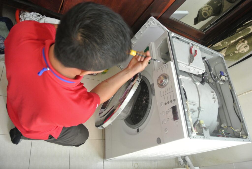 những lưu ý an toàn khi tự sửa máy giặt tại nhà