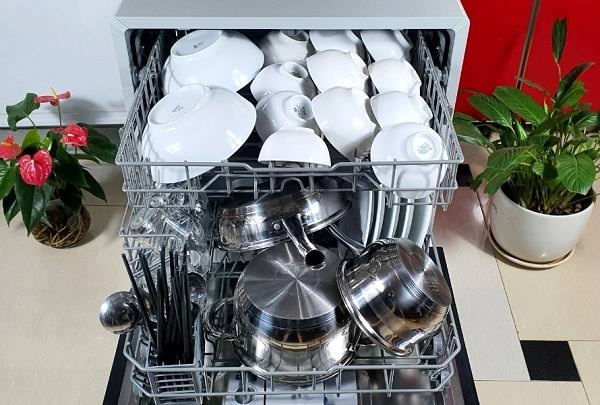 nên mua máy rửa bát bao nhiêu bộ