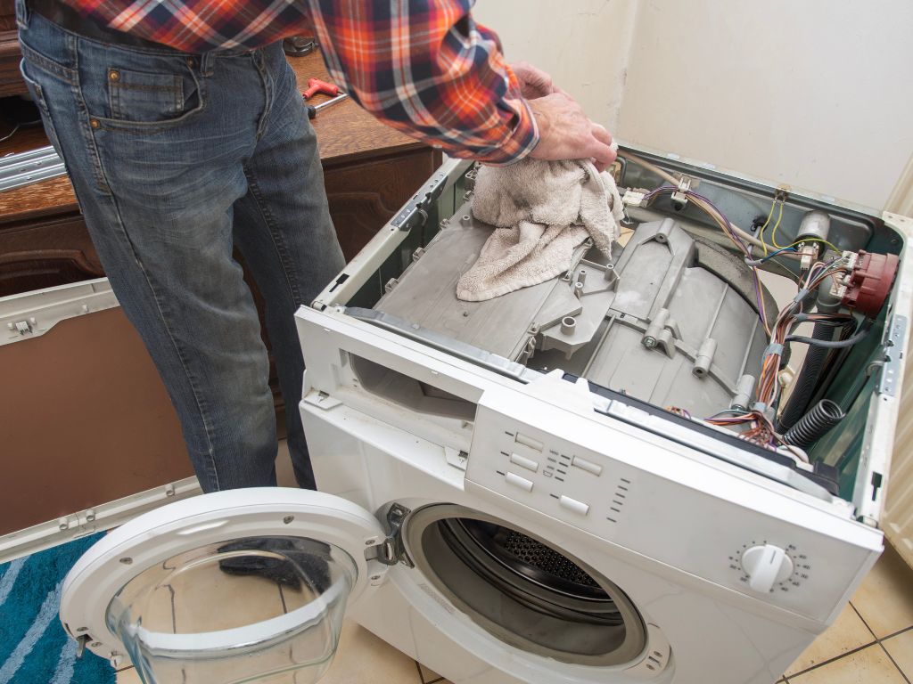 hướng dẫn xử lý sự cố máy giặt không vào điện an toàn tại nhà