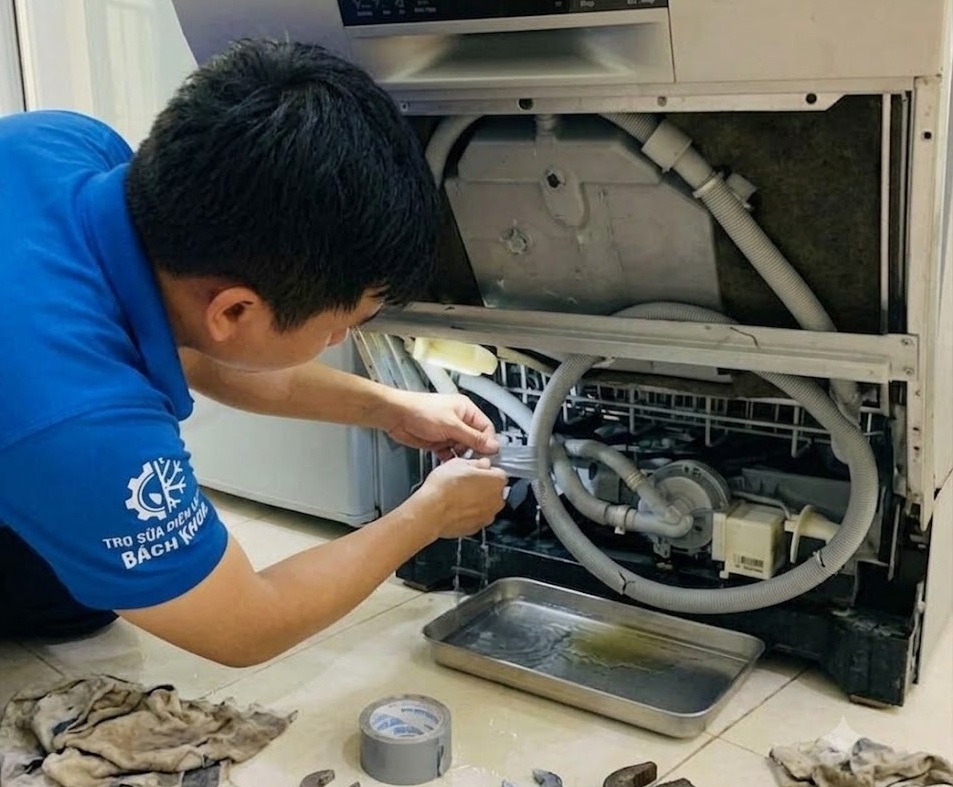 tự sửa máy rửa chén